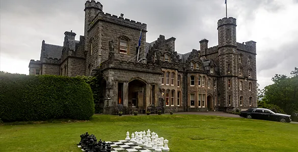 stay-like-royalty-scottish-castles-you-can-sleep-in-mid-content-5